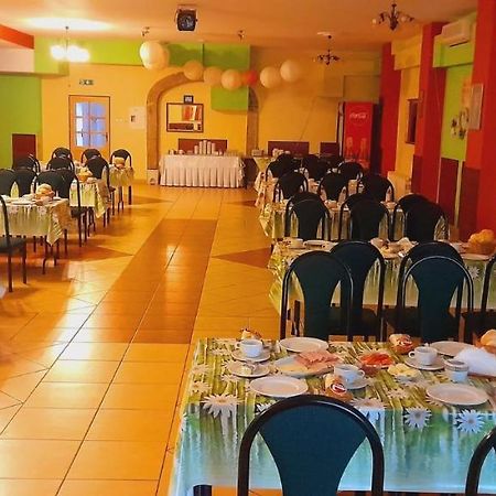 Hotel Krokus Kamienna Gora Kültér fotó