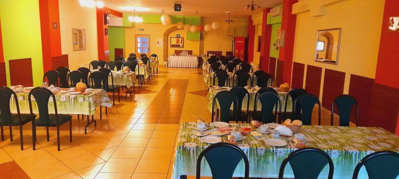 Hotel Krokus Kamienna Gora Kültér fotó