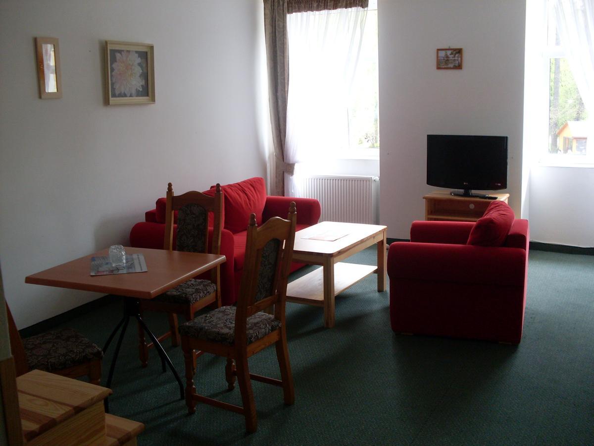 Hotel Krokus Kamienna Gora Kültér fotó