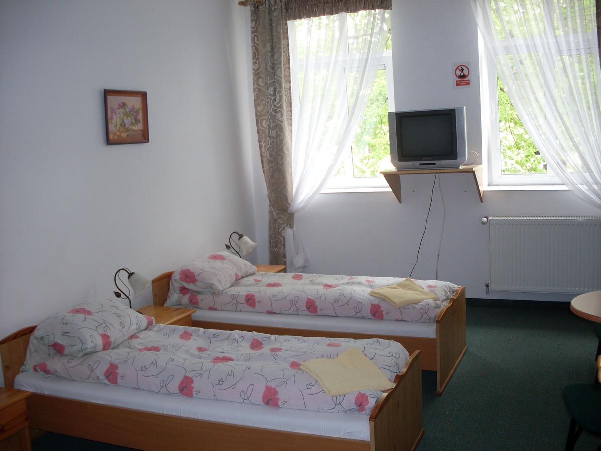 Hotel Krokus Kamienna Gora Kültér fotó
