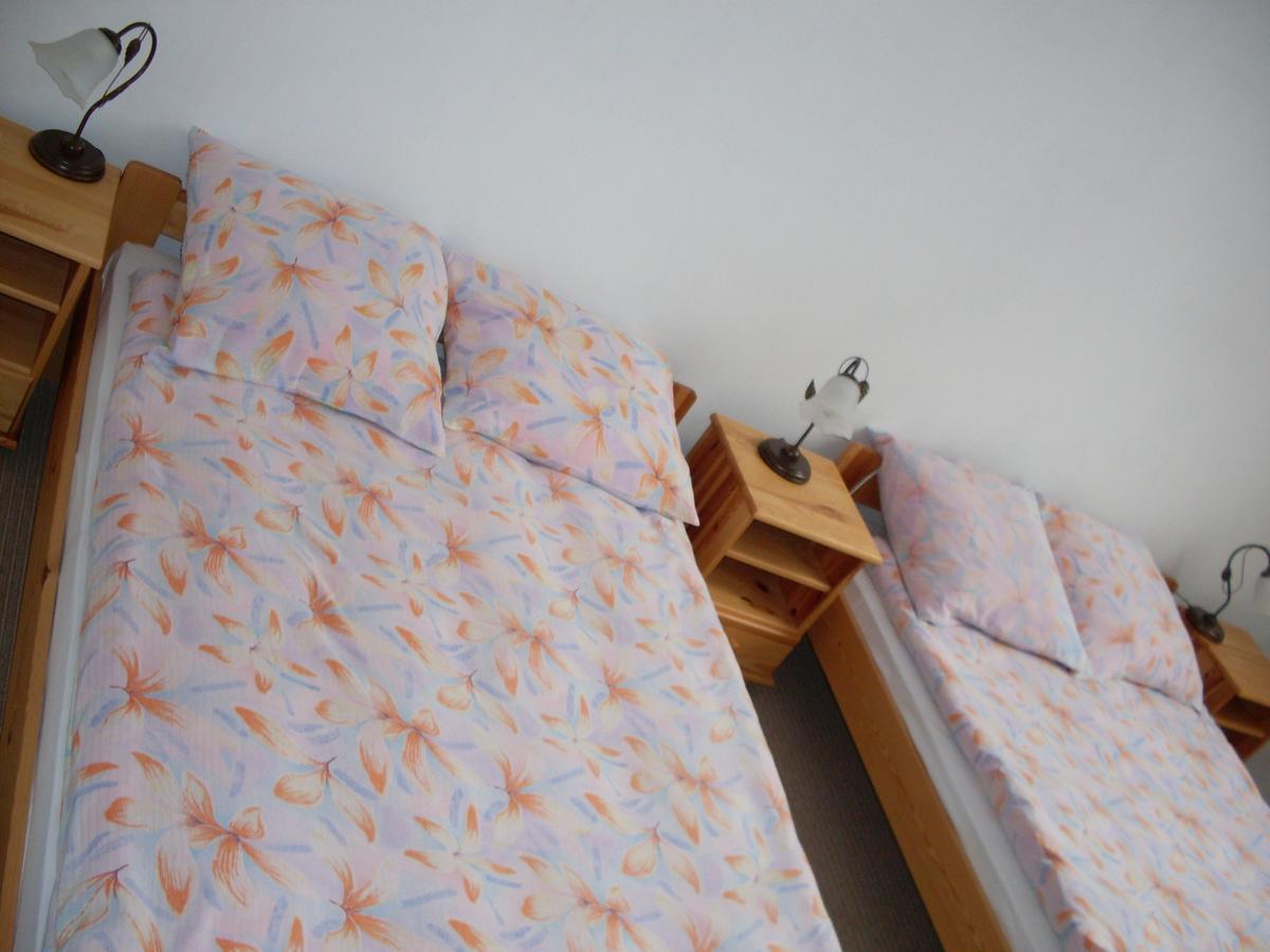 Hotel Krokus Kamienna Gora Kültér fotó