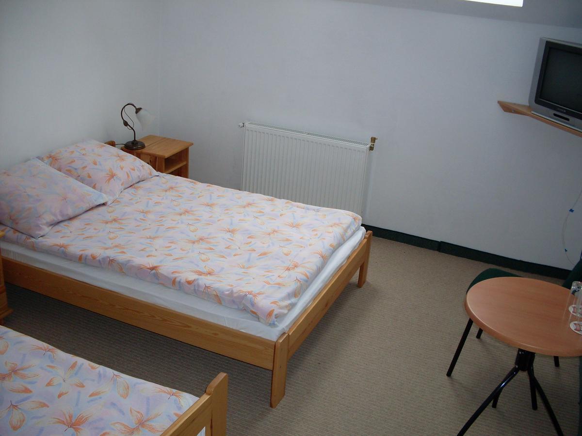 Hotel Krokus Kamienna Gora Kültér fotó